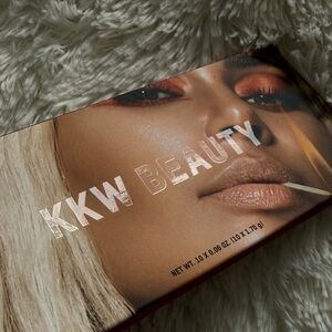 KKW beauty so fire palette